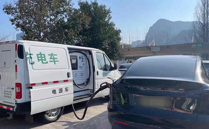 富宁汽车搭电