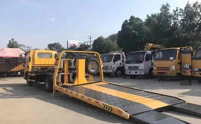 富宁汽车中途维修案例